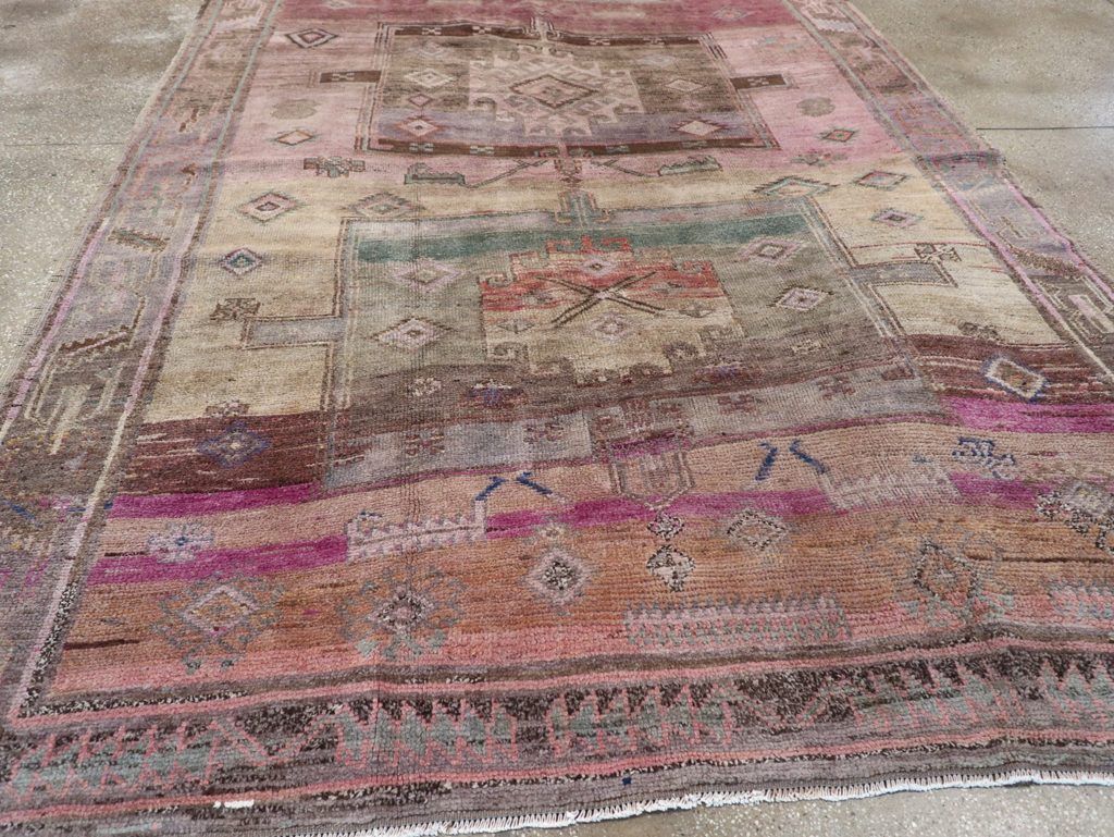 Vintage Turkish Anatolian Tribal Gallery Carpet, No.31830 - Galerie Shabab