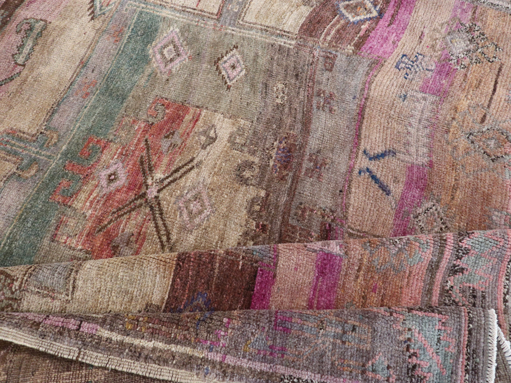 Vintage Turkish Anatolian Tribal Gallery Carpet, No.31830 - Galerie Shabab