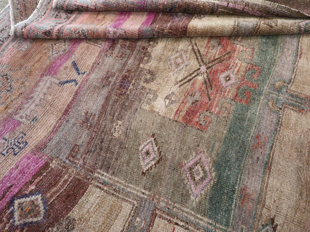 Vintage Turkish Anatolian Tribal Gallery Carpet, No.31830 - Galerie Shabab