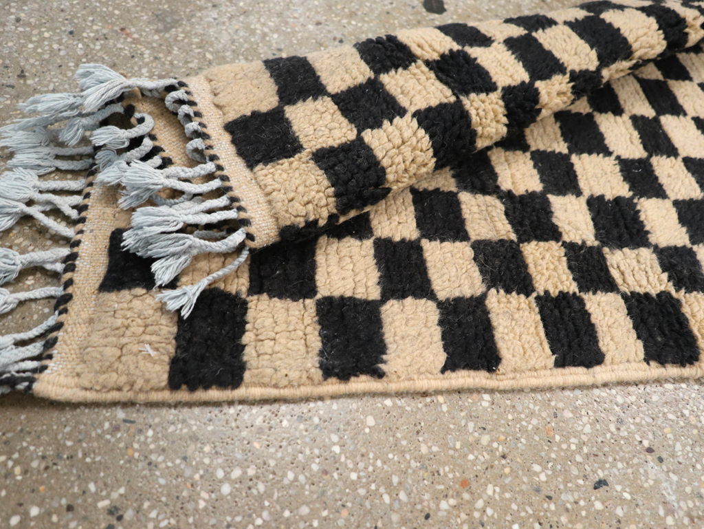 Modern Moroccan Small Runner, No.31846 - Galerie Shabab