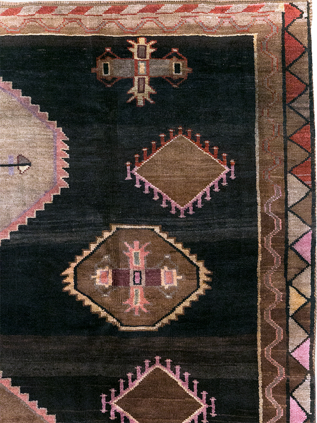 Vintage Turkish Anatolian Room Size Carpet, No.31854 - Galerie Shabab