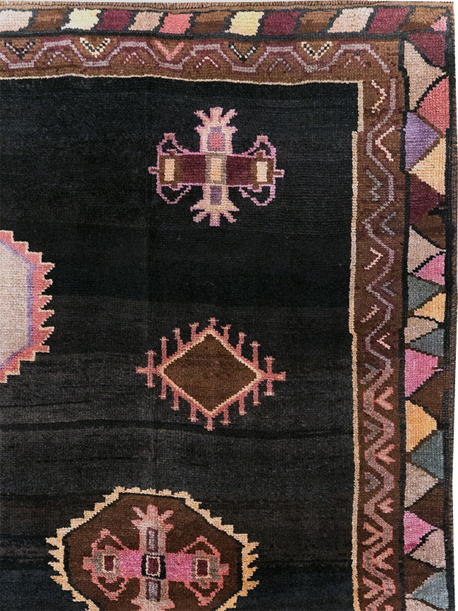 Vintage Turkish Anatolian Room Size Carpet, No.31854 - Galerie Shabab