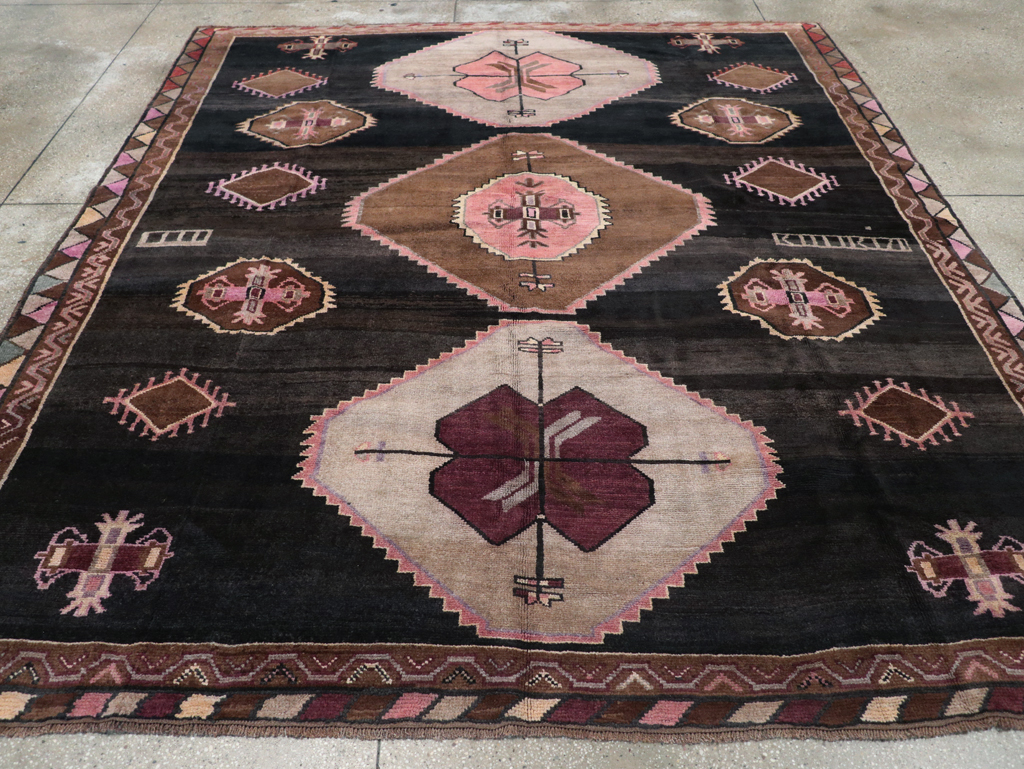 Vintage Turkish Anatolian Room Size Carpet, No.31854 - Galerie Shabab