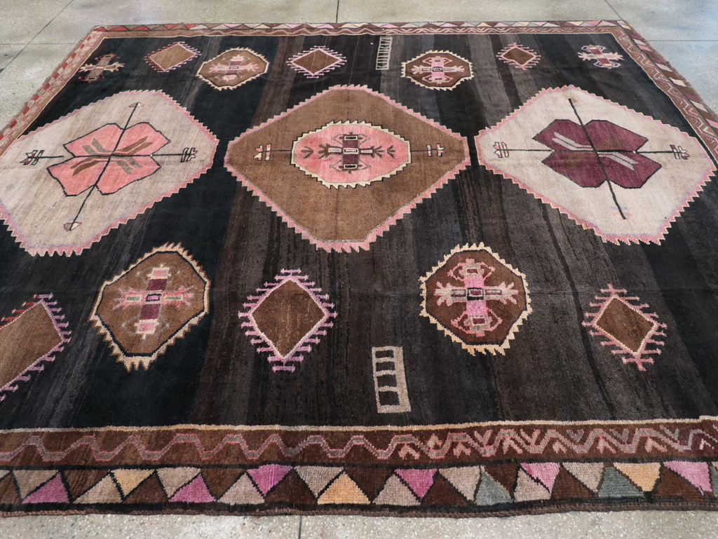 Vintage Turkish Anatolian Room Size Carpet, No.31854 - Galerie Shabab