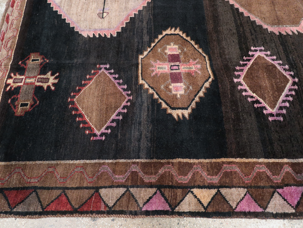Vintage Turkish Anatolian Room Size Carpet, No.31854 - Galerie Shabab