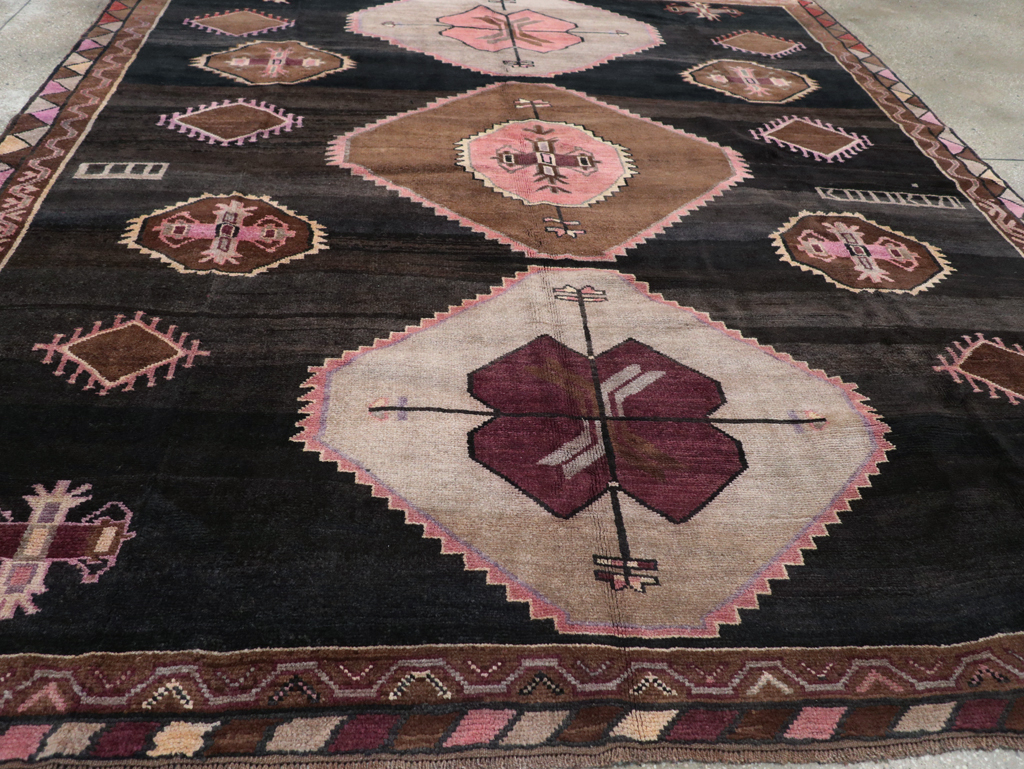 Vintage Turkish Anatolian Room Size Carpet, No.31854 - Galerie Shabab