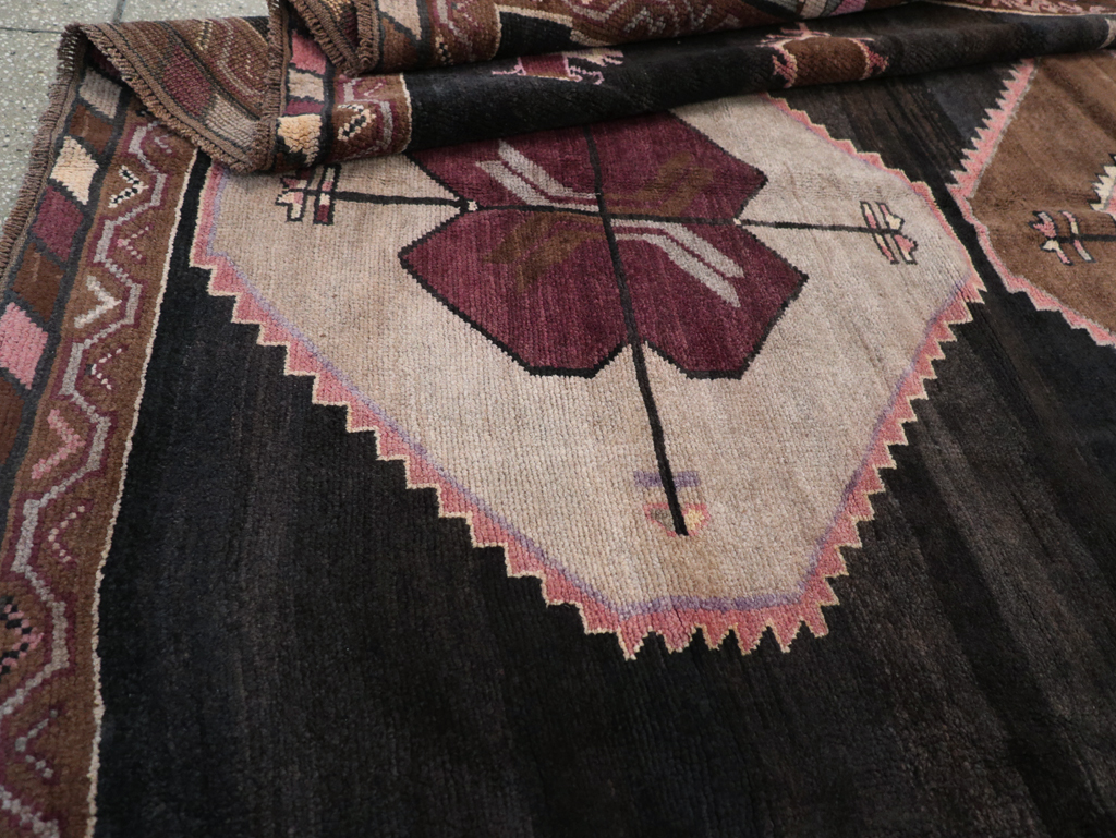 Vintage Turkish Anatolian Room Size Carpet, No.31854 - Galerie Shabab