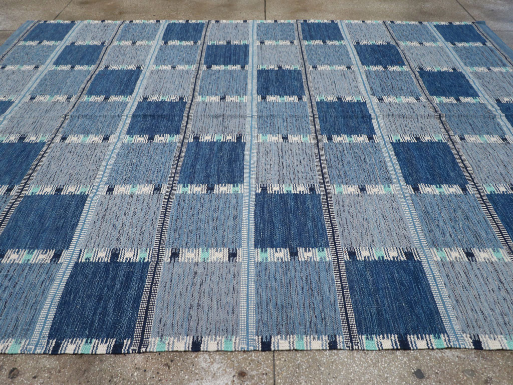 Swedish Inspired Modern Turkish Flatweave Room Size Carpet, No.31856 - Galerie Shabab