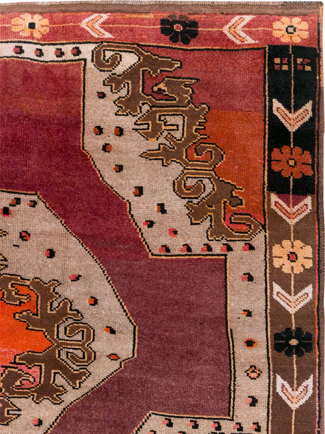 Vintage Turkish Anatolian Room Size Carpet, No.31862 - Galerie Shabab