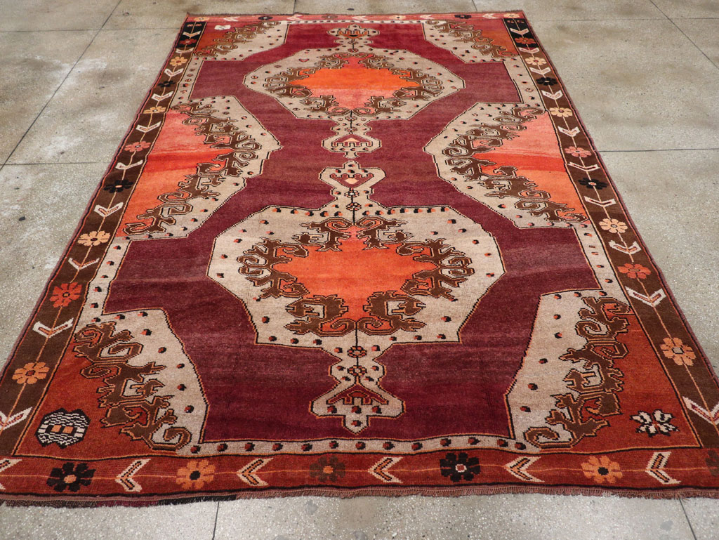 Vintage Turkish Anatolian Room Size Carpet, No.31862 - Galerie Shabab