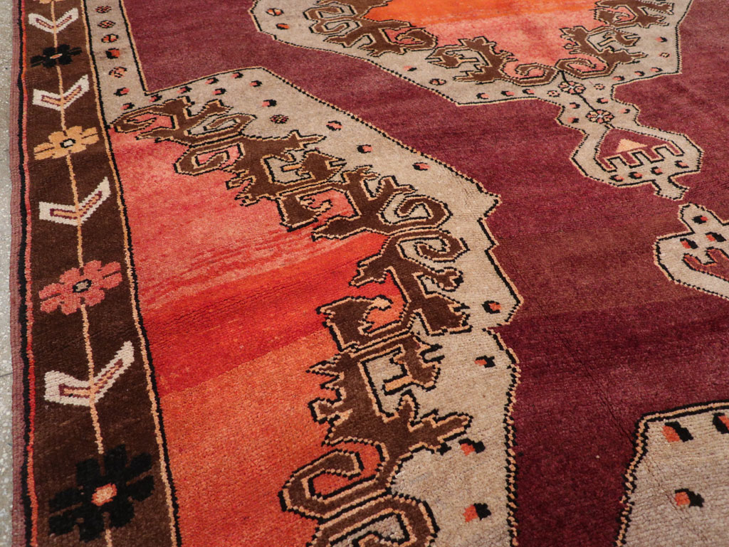Vintage Turkish Anatolian Room Size Carpet, No.31862 - Galerie Shabab