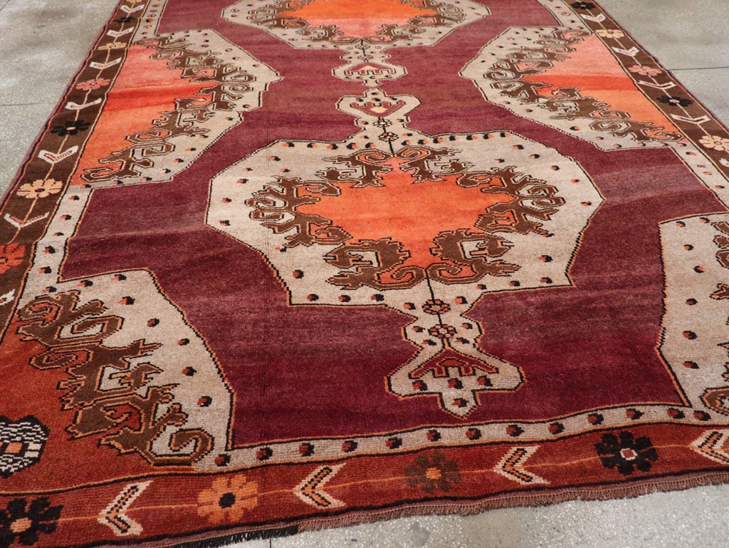 Vintage Turkish Anatolian Room Size Carpet, No.31862 - Galerie Shabab