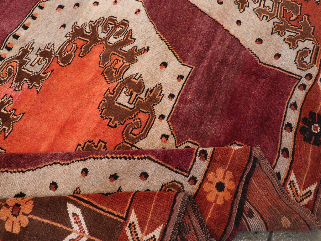 Vintage Turkish Anatolian Room Size Carpet, No.31862 - Galerie Shabab