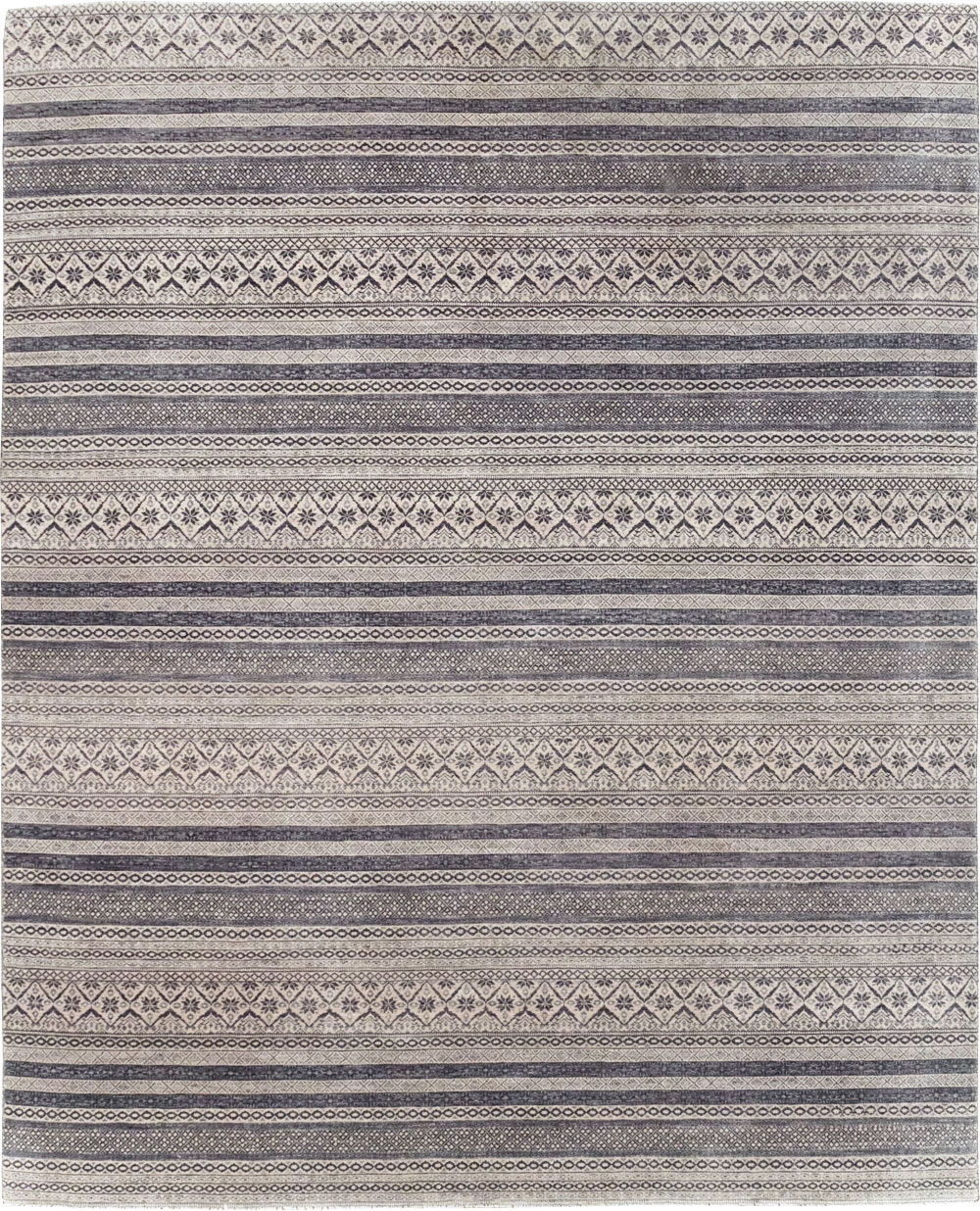 Contemporary Turkish Small Room Size Carpet, No.31876 - Galerie Shabab