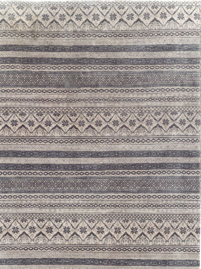 Contemporary Turkish Small Room Size Carpet, No.31876 - Galerie Shabab
