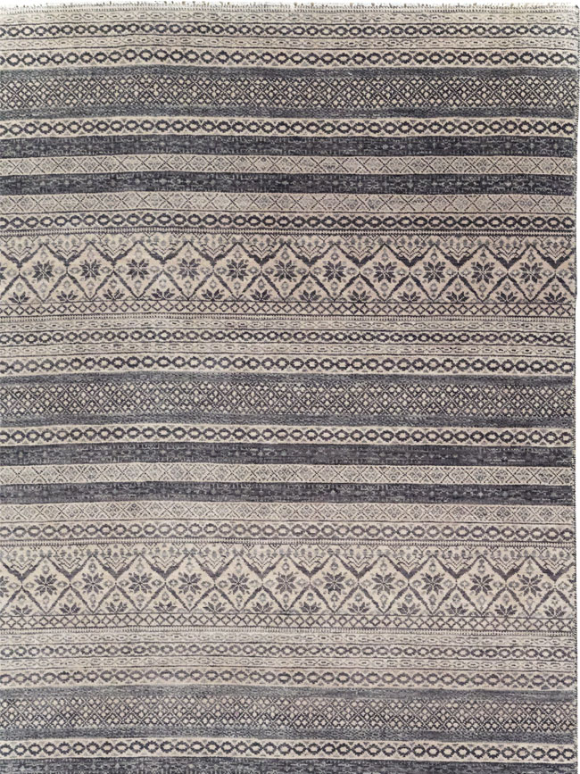 Contemporary Turkish Small Room Size Carpet, No.31876 - Galerie Shabab