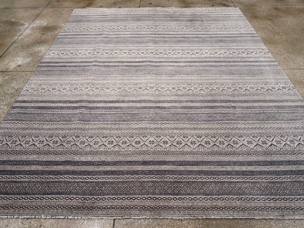 Contemporary Turkish Small Room Size Carpet, No.31876 - Galerie Shabab