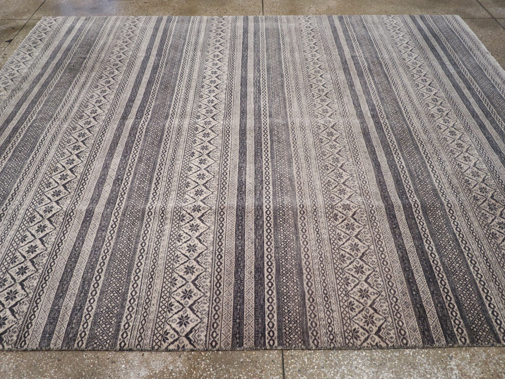 Contemporary Turkish Small Room Size Carpet, No.31876 - Galerie Shabab