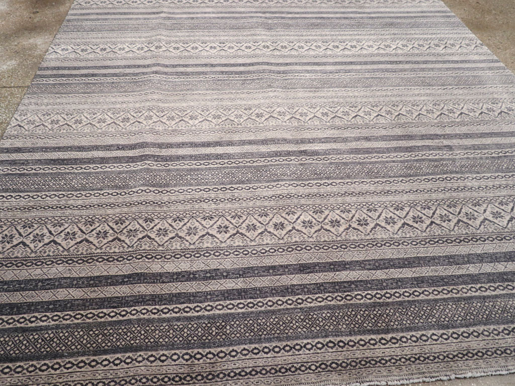 Contemporary Turkish Small Room Size Carpet, No.31876 - Galerie Shabab