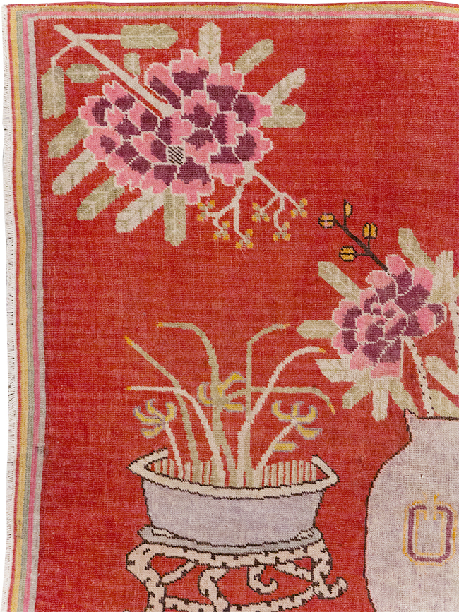 Antique East Turkestan Pictorial Vase Khotan Rug, No.31879 - Galerie Shabab