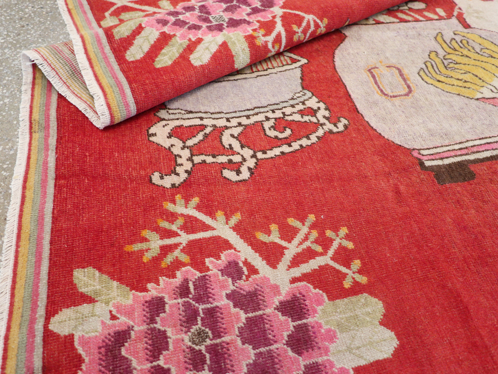 Antique East Turkestan Pictorial Vase Khotan Rug, No.31879 - Galerie Shabab