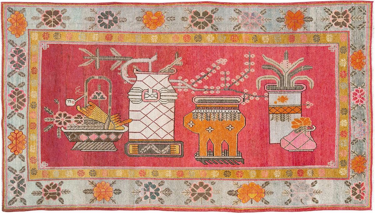 Antique East Turkestan Pictorial Vase Khotan Accent Rug, No.31882 - Galerie Shabab