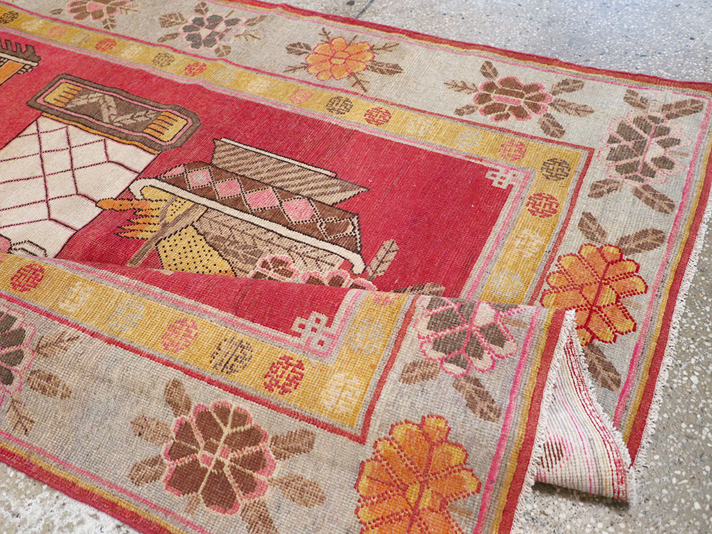 Antique East Turkestan Pictorial Vase Khotan Accent Rug, No.31882 - Galerie Shabab