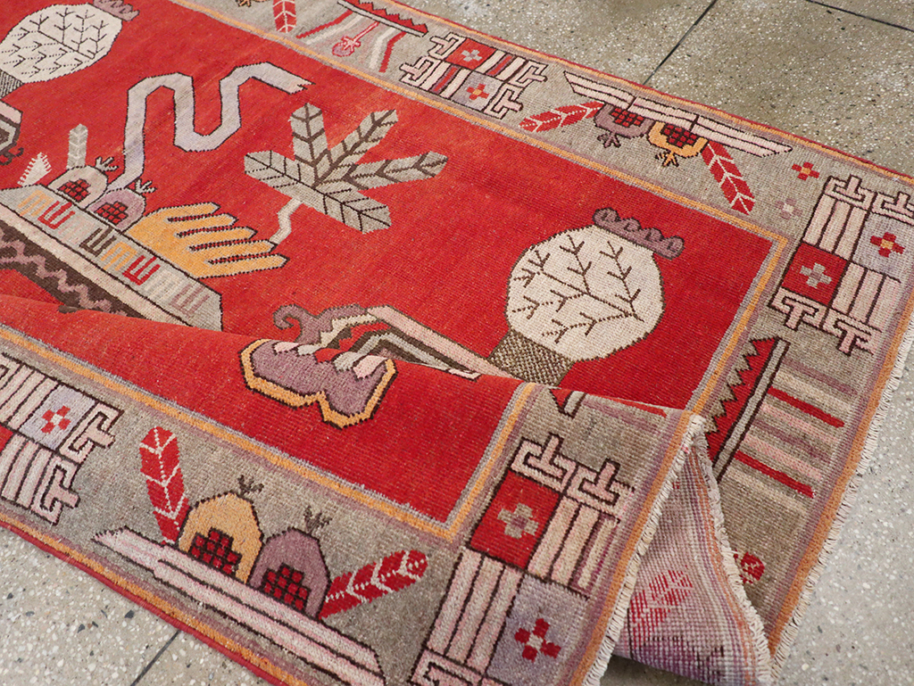 Antique East Turkestan Khotan Pictorial Accent Rug, No.31883 - Galerie Shabab