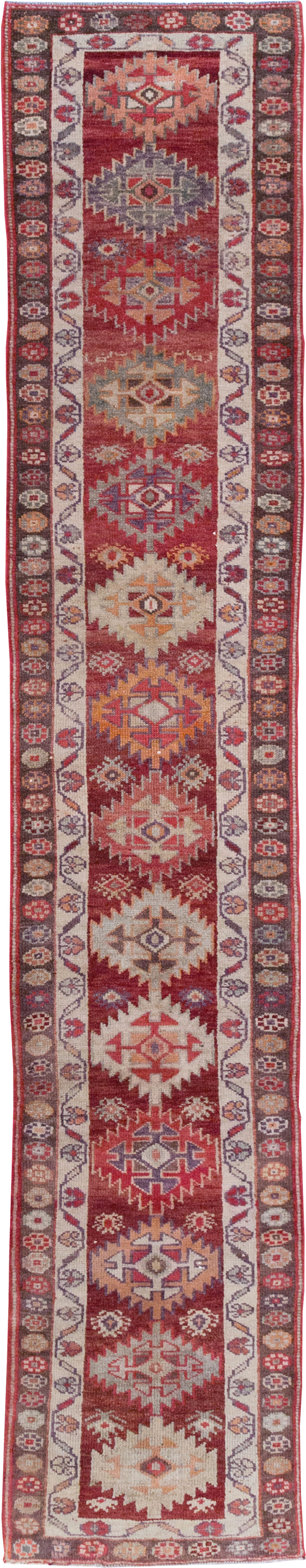 Vintage Turkish Anatolian Runner, No.31893 - Galerie Shabab