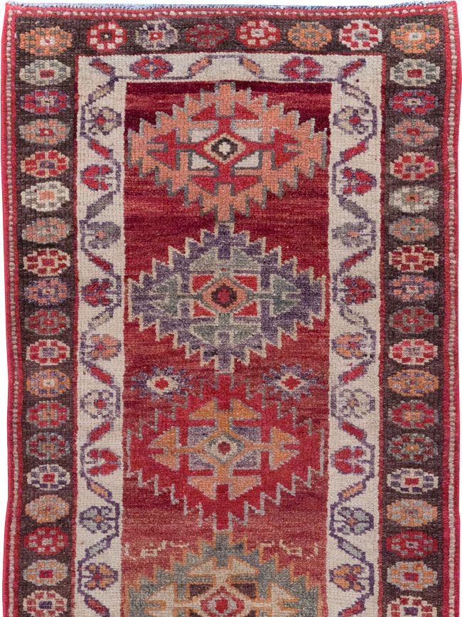 Vintage Turkish Anatolian Runner, No.31893 - Galerie Shabab