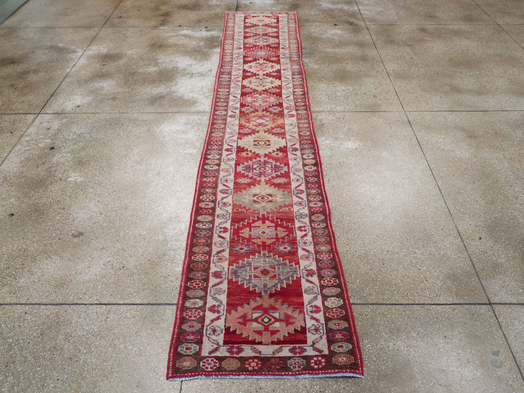 Vintage Turkish Anatolian Runner, No.31893 - Galerie Shabab