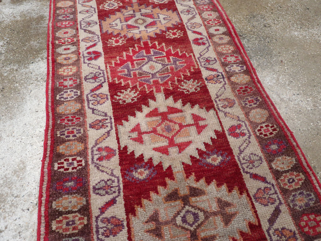 Vintage Turkish Anatolian Runner, No.31893 - Galerie Shabab