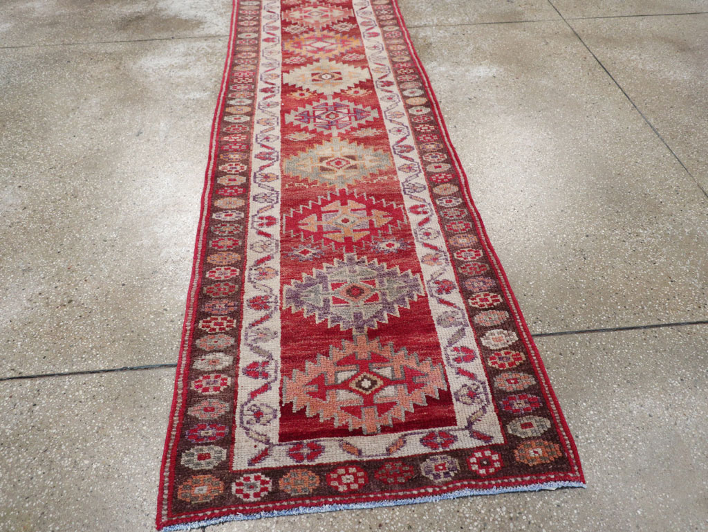 Vintage Turkish Anatolian Runner, No.31893 - Galerie Shabab