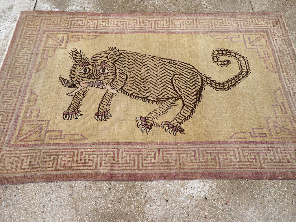 Antique East Turkestan Samarkand Pictorial Throw Rug, No.31894 - Galerie Shabab