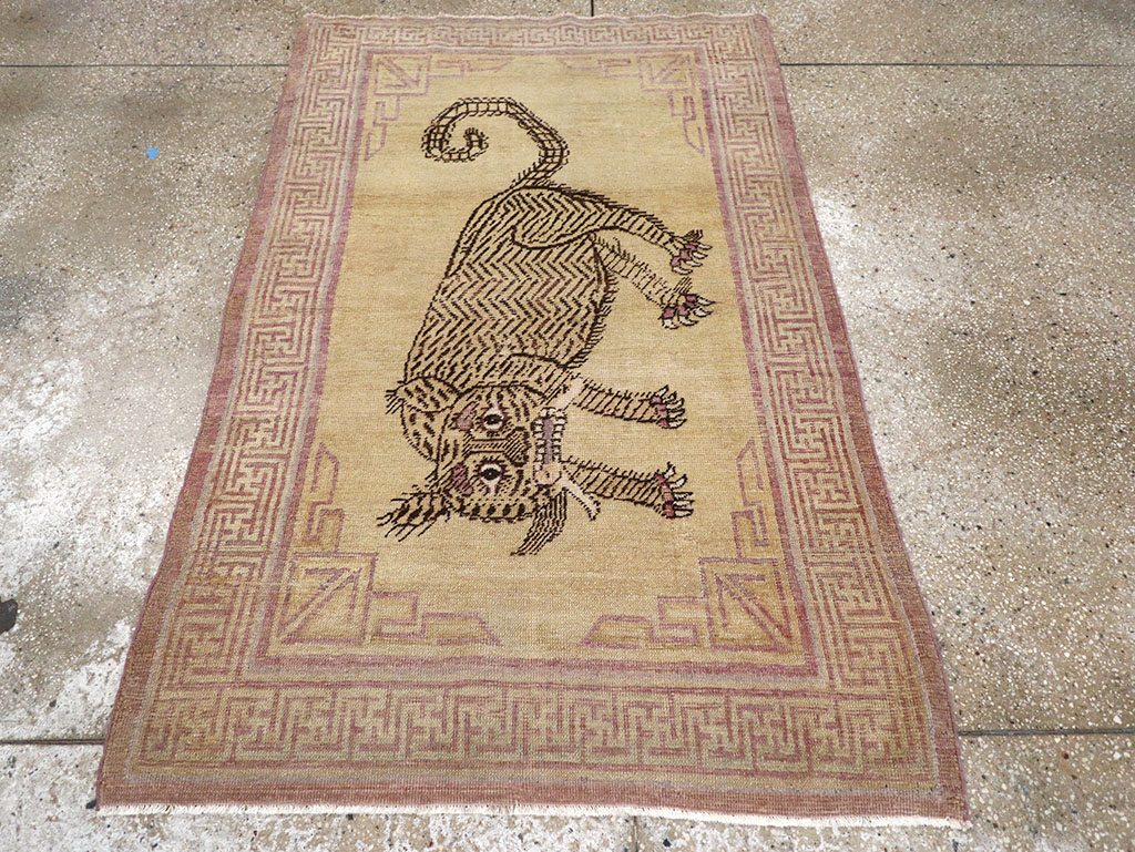 Antique East Turkestan Samarkand Pictorial Throw Rug, No.31894 - Galerie Shabab