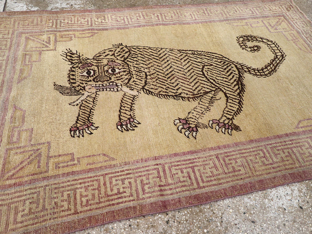 Antique East Turkestan Samarkand Pictorial Throw Rug, No.31894 - Galerie Shabab