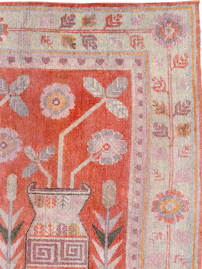 Antique East Turkestan Khotan Pictorial Vase Accent Rug, No.31895 - Galerie Shabab
