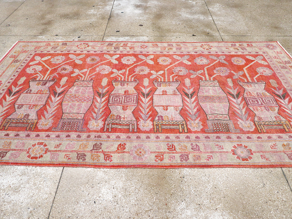 Antique East Turkestan Vase Khotan Pictorial Accent Rug, No.31895 - Galerie Shabab