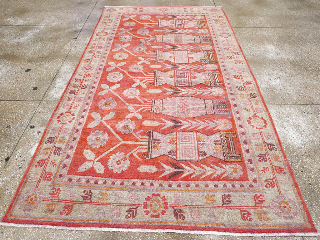 Antique East Turkestan Vase Khotan Pictorial Accent Rug, No.31895 - Galerie Shabab