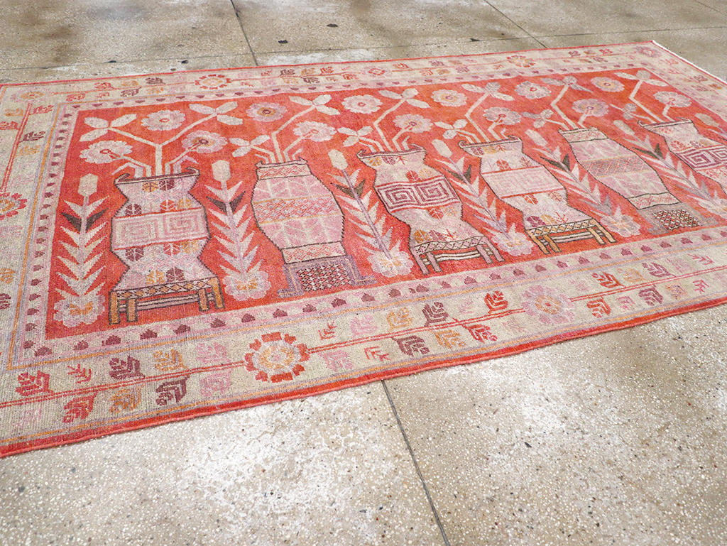 Antique East Turkestan Khotan Pictorial Vase Accent Rug, No.31895 - Galerie Shabab