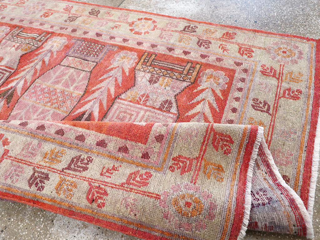 Antique East Turkestan Vase Khotan Pictorial Accent Rug, No.31895 - Galerie Shabab