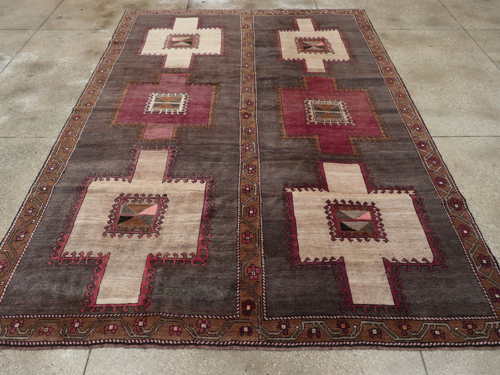 Tribal Vintage Turkish Anatolian Room Size Carpet, No.31897 - Galerie Shabab