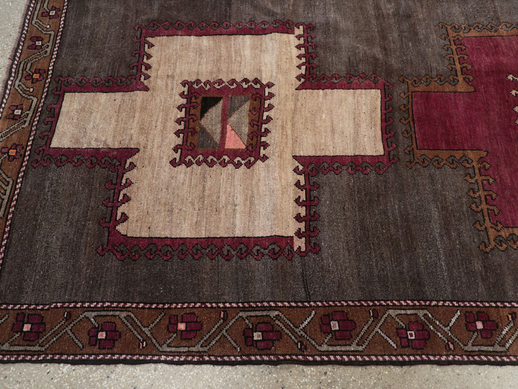 Tribal Vintage Turkish Anatolian Room Size Carpet, No.31897 - Galerie Shabab