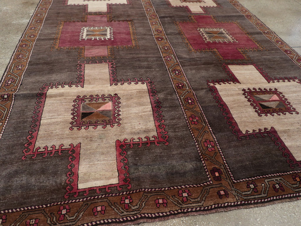 Tribal Vintage Turkish Anatolian Room Size Carpet, No.31897 - Galerie Shabab