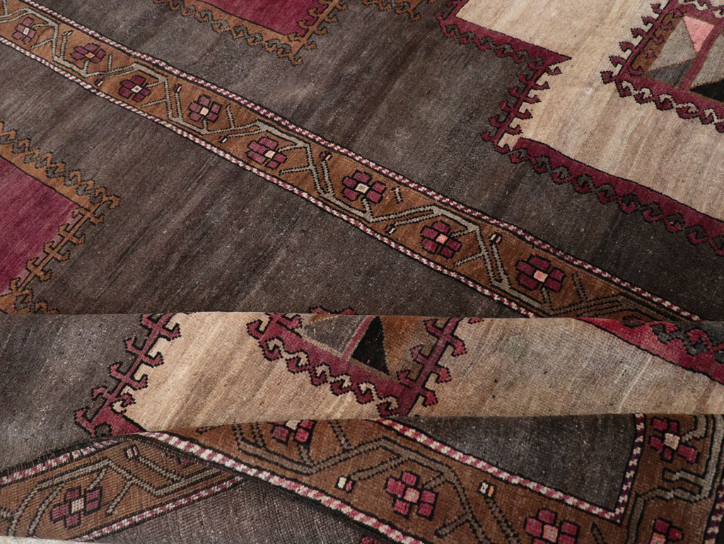 Tribal Vintage Turkish Anatolian Room Size Carpet, No.31897 - Galerie Shabab