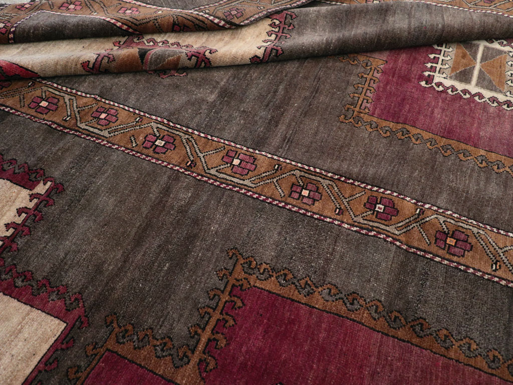 Tribal Vintage Turkish Anatolian Room Size Carpet, No.31897 - Galerie Shabab