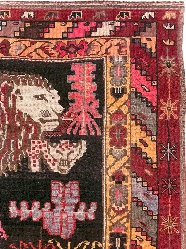 Vintage Turkish Anatolian Square Pictorial Accent Carpet, No.31908 - Galerie Shabab