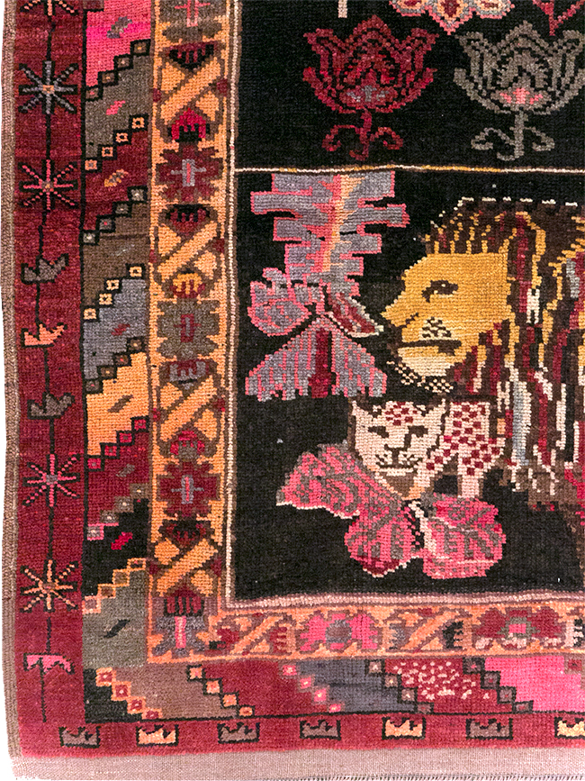 Vintage Turkish Anatolian Pictorial Accent Carpet, No.31909 - Galerie Shabab