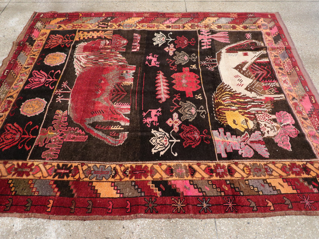 Vintage Turkish Anatolian Pictorial Accent Carpet, No.31909 - Galerie Shabab
