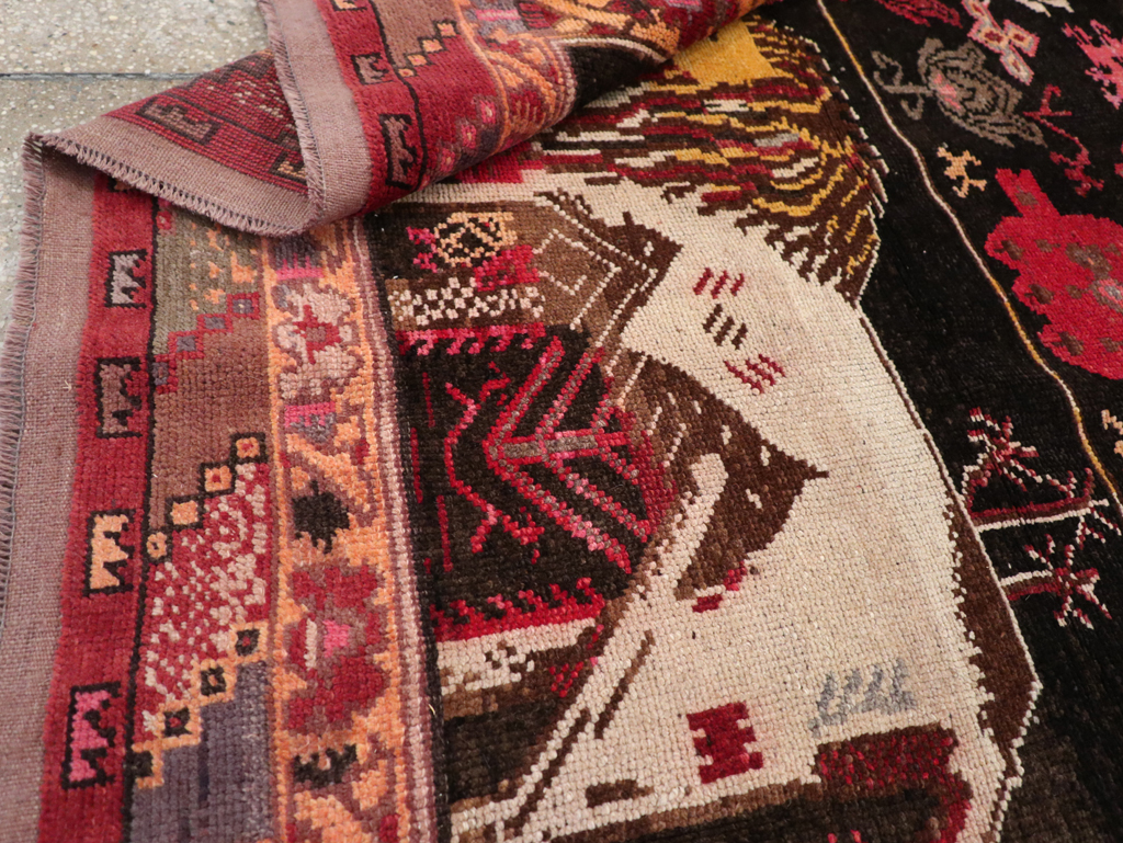 Vintage Turkish Anatolian Pictorial Accent Carpet, No.31909 - Galerie Shabab